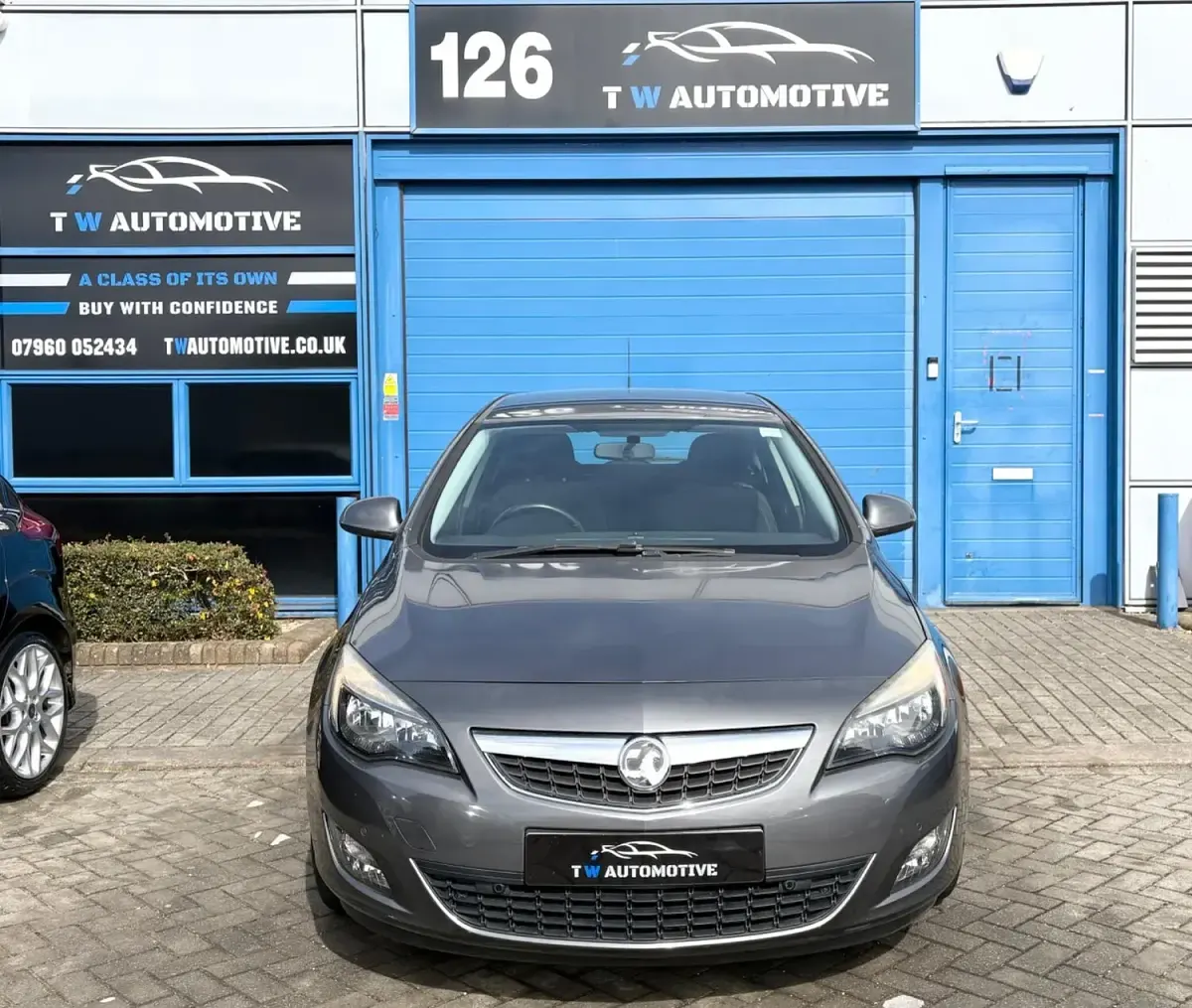 Used Vauxhall Astra SRi 125 HP (91 kW) 2010 Grey Hatchback