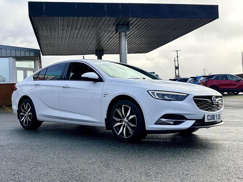 Used Vauxhall Insignia Elite 168 HP (123 kW) 2018 White Hatchback