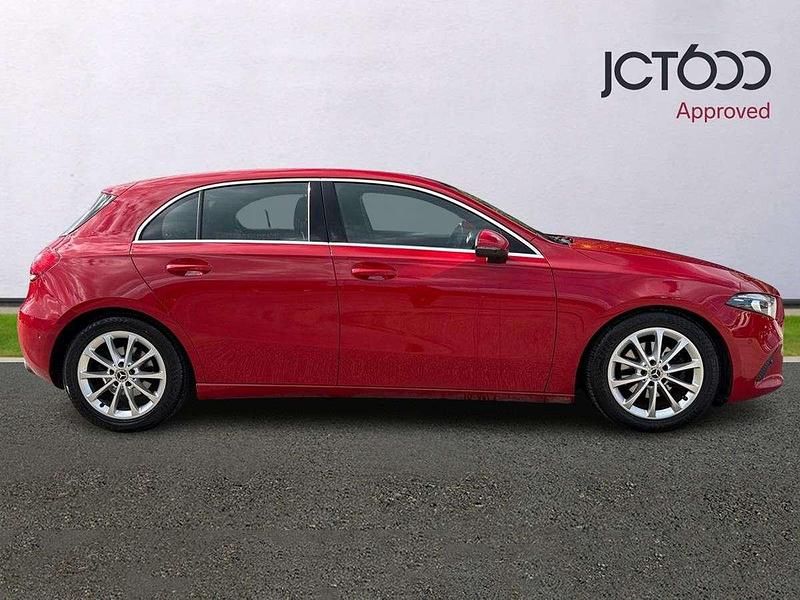 Used Mercedes A180 Executive 134 HP (98 kW) 2019 Red Hatchback