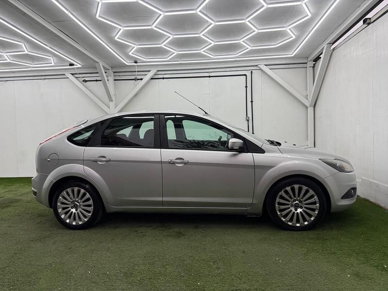 Used Ford Focus Titanium 2009 Silver Hatchback