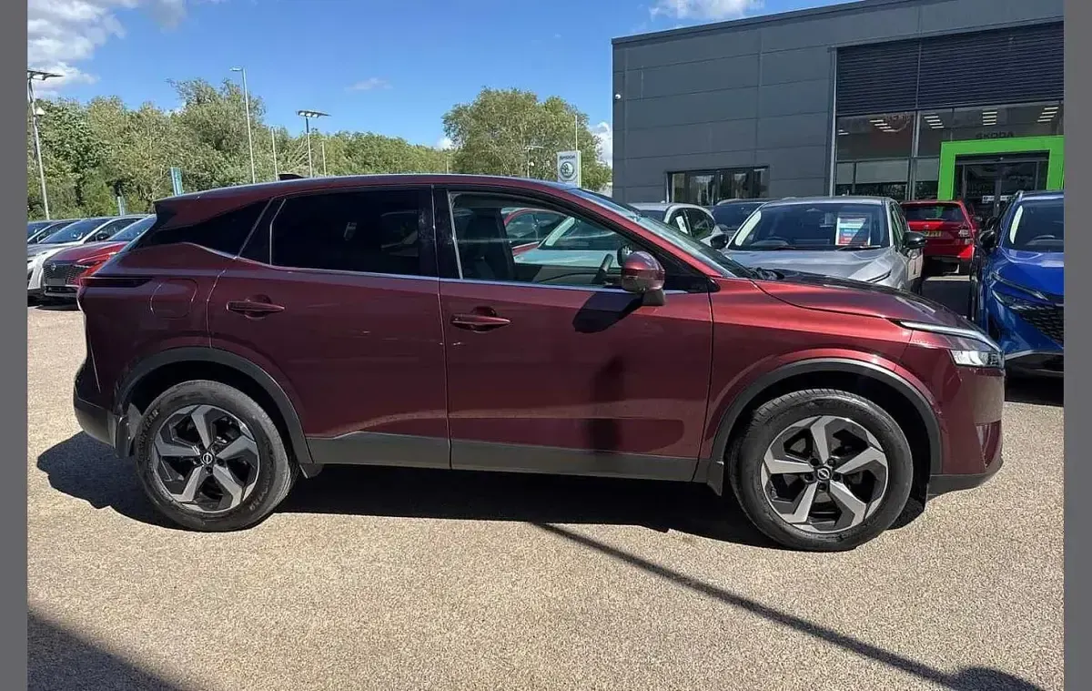 Used Nissan Qashqai N-Connecta 155 HP (114 kW) 2024 Red SUV