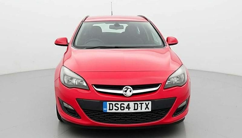 Used Vauxhall Astra Design Edition 2015 Red Estate