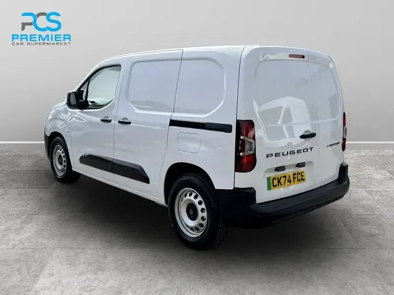 Używany Peugeot E-Partner 100 kW (136 KM) 2024 Biały Minivan