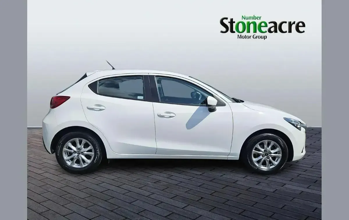 Used Mazda 2 75 HP (55 kW) 2018 White Hatchback