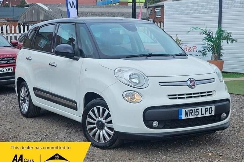 White/black Used 2015 Fiat 500L Lounge MPV | £3,990 (Fair price) - Image 1/1