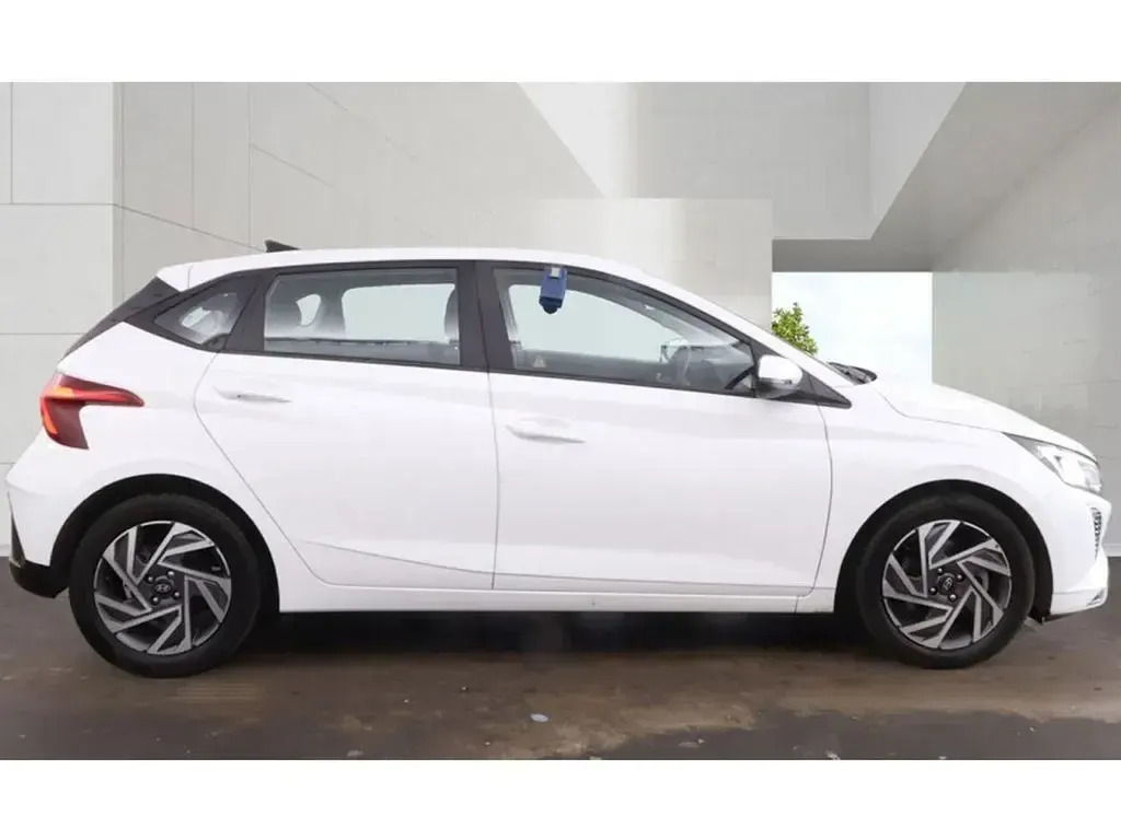 Used Hyundai i20 Advanced 2025 White Hatchback