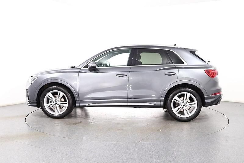 Begagnad Audi Q3 S-Line 2024 Grå SUV