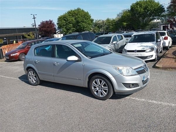 Silver Used 2007 Vauxhall Astra Design Edition Hatchback | £2,490 (Fair price) - Image 1/1