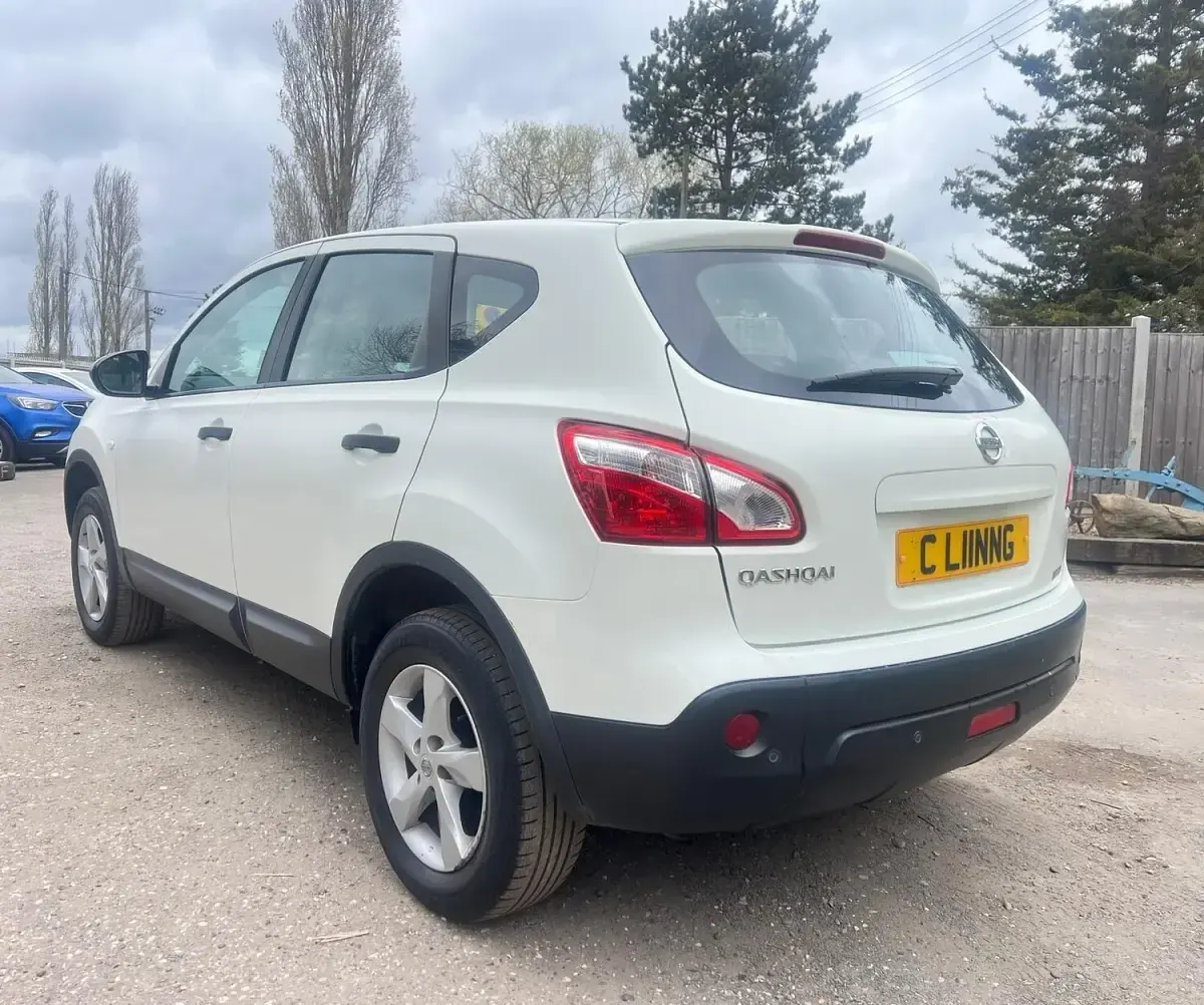 Used Nissan Qashqai Visia 117 HP (86 kW) 2013 White SUV