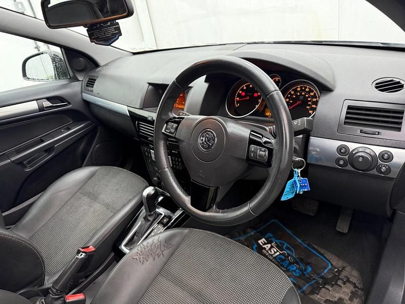 Used Vauxhall Astra Design Edition 138 HP (101 kW) 2009 Black Hatchback