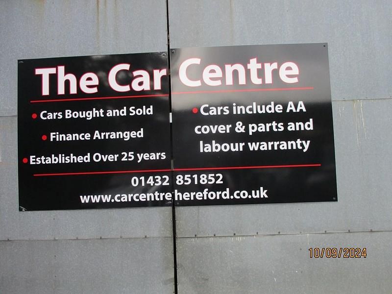 Used Ford Focus Zetec 99 HP (72 kW) 2013 White Hatchback