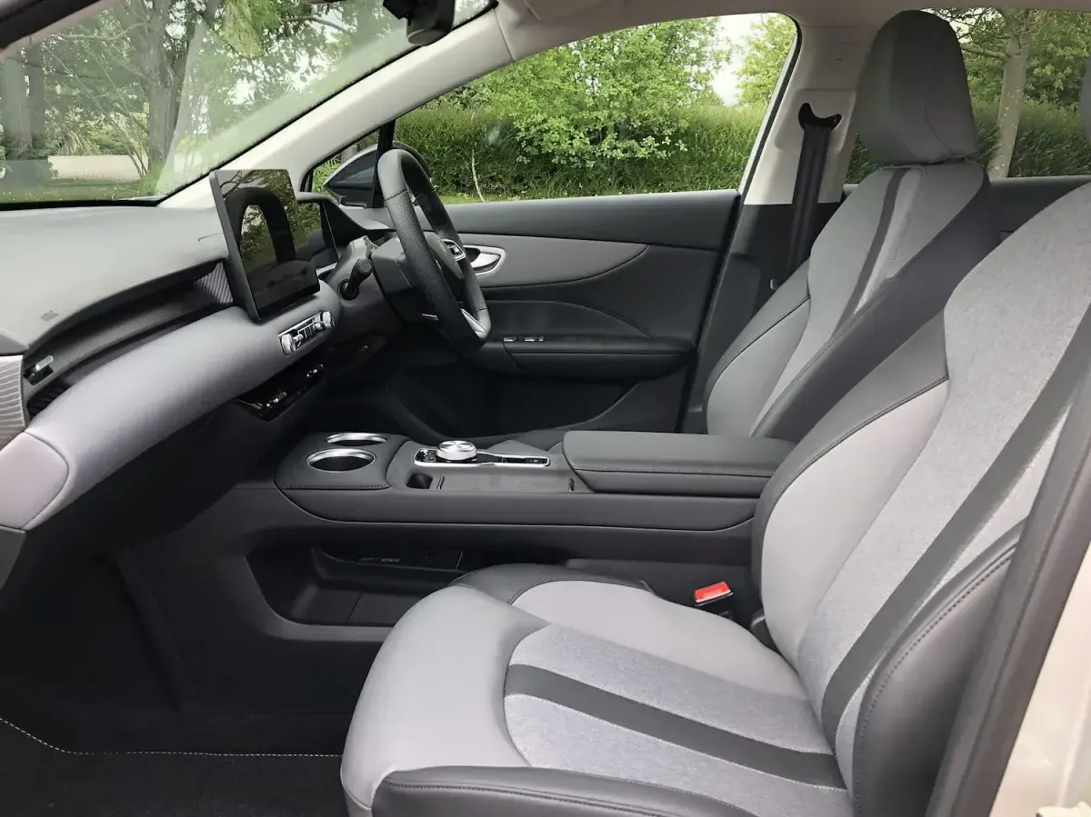 New MG MG4 EV 77 kW (105 HP) 2026 Silver Hatchback
