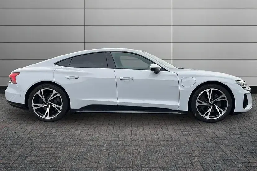 Used Audi e-tron GT quattro Advanced 389 kW (530 HP) 2022 Suzuka grey Sedan