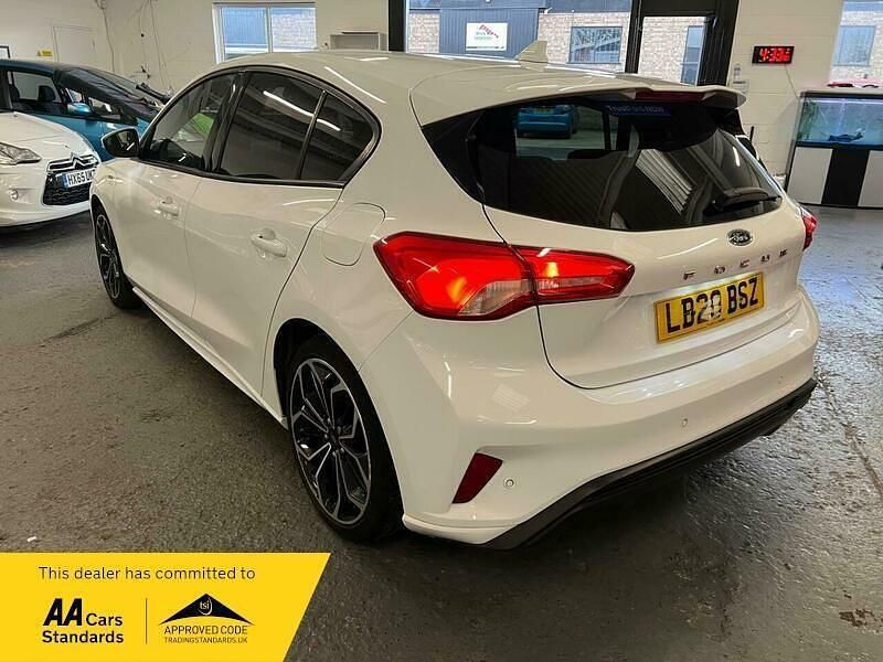 Used Ford Focus ST-Line X 125 HP (91 kW) 2020 White Hatchback