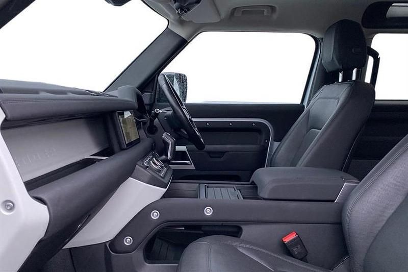 Used Land Rover Defender 400 HP (294 kW) 2023 Hakuba silver Estate