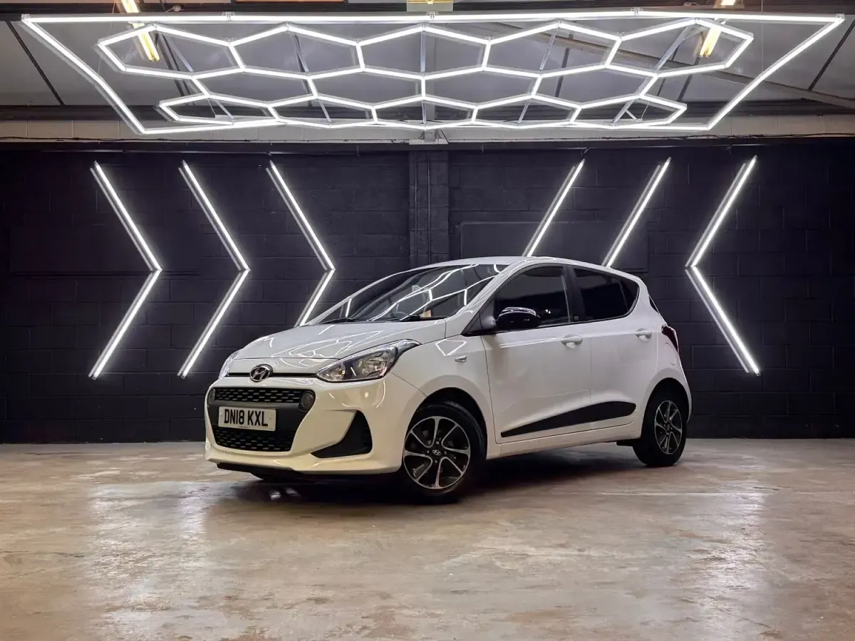 Used Hyundai i10 GO! 66 HP (48 kW) 2018 White Hatchback