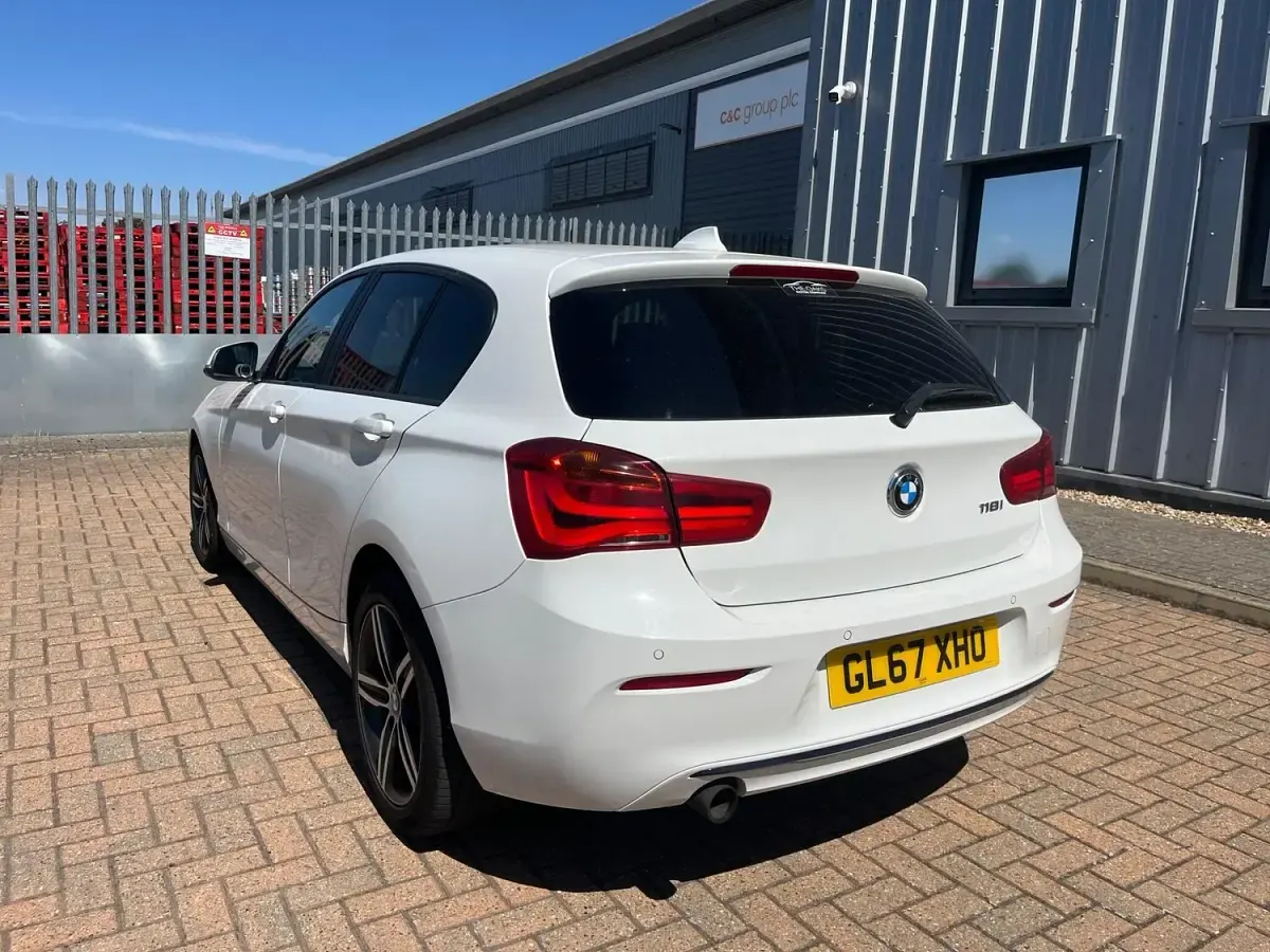 Used BMW 118 Sport Line 136 HP (100 kW) 2017 White Hatchback
