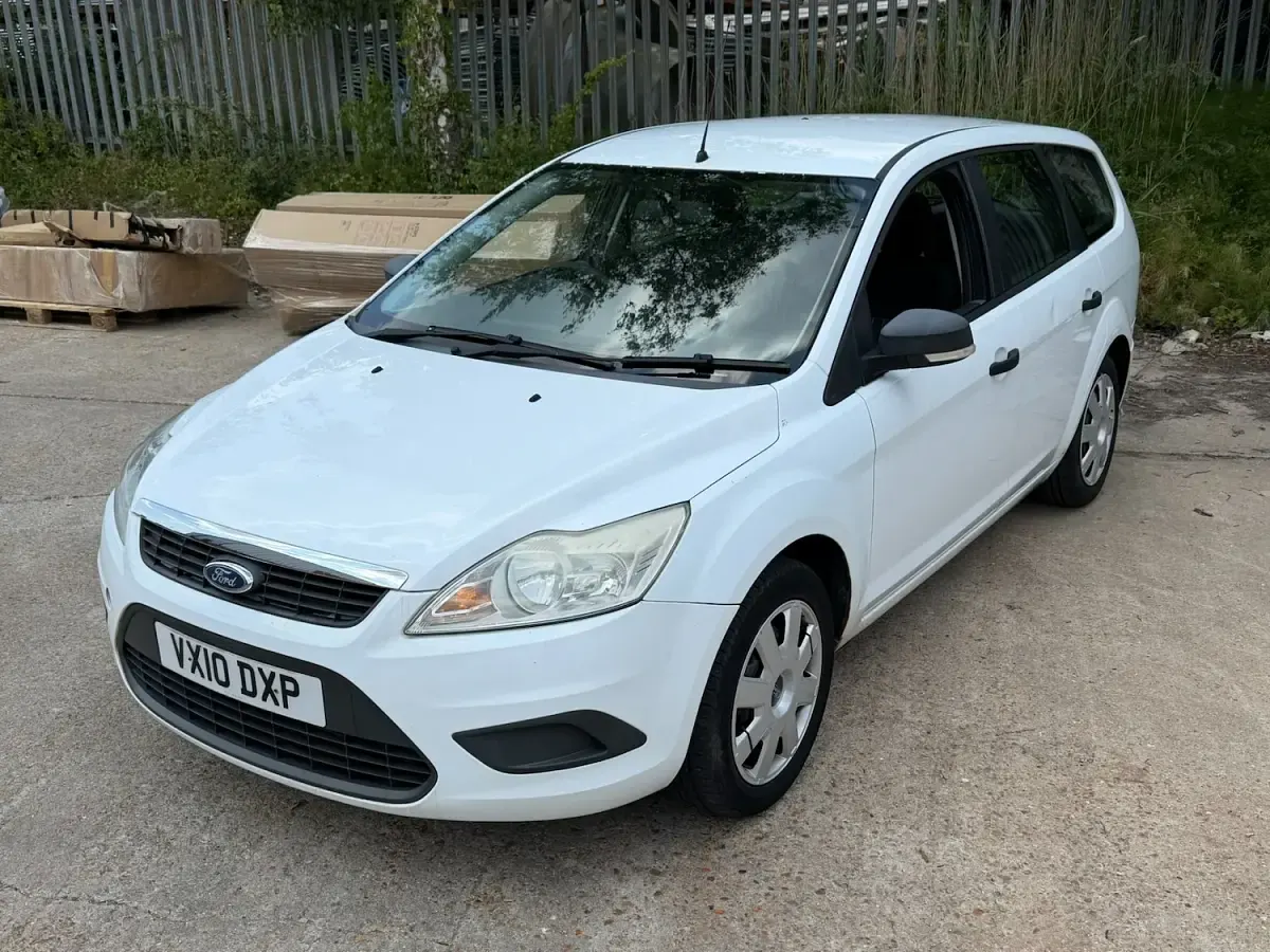 Used Ford Focus Studio 110 HP (80 kW) 2010 White Estate