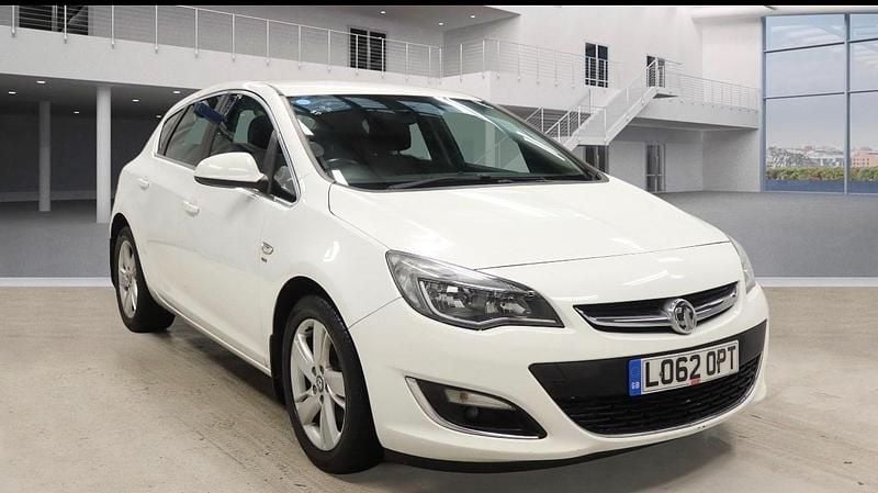 White Used 2013 Vauxhall Astra SRi Hatchback | £1,990 (Good price) - Image 1/3
