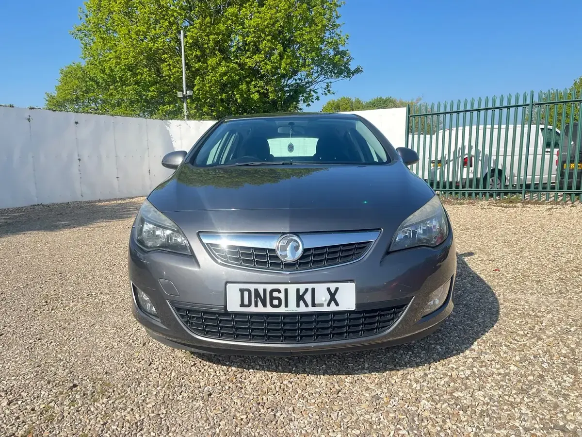 Used Vauxhall Astra SRi 115 HP (84 kW) 2011 Grey Hatchback