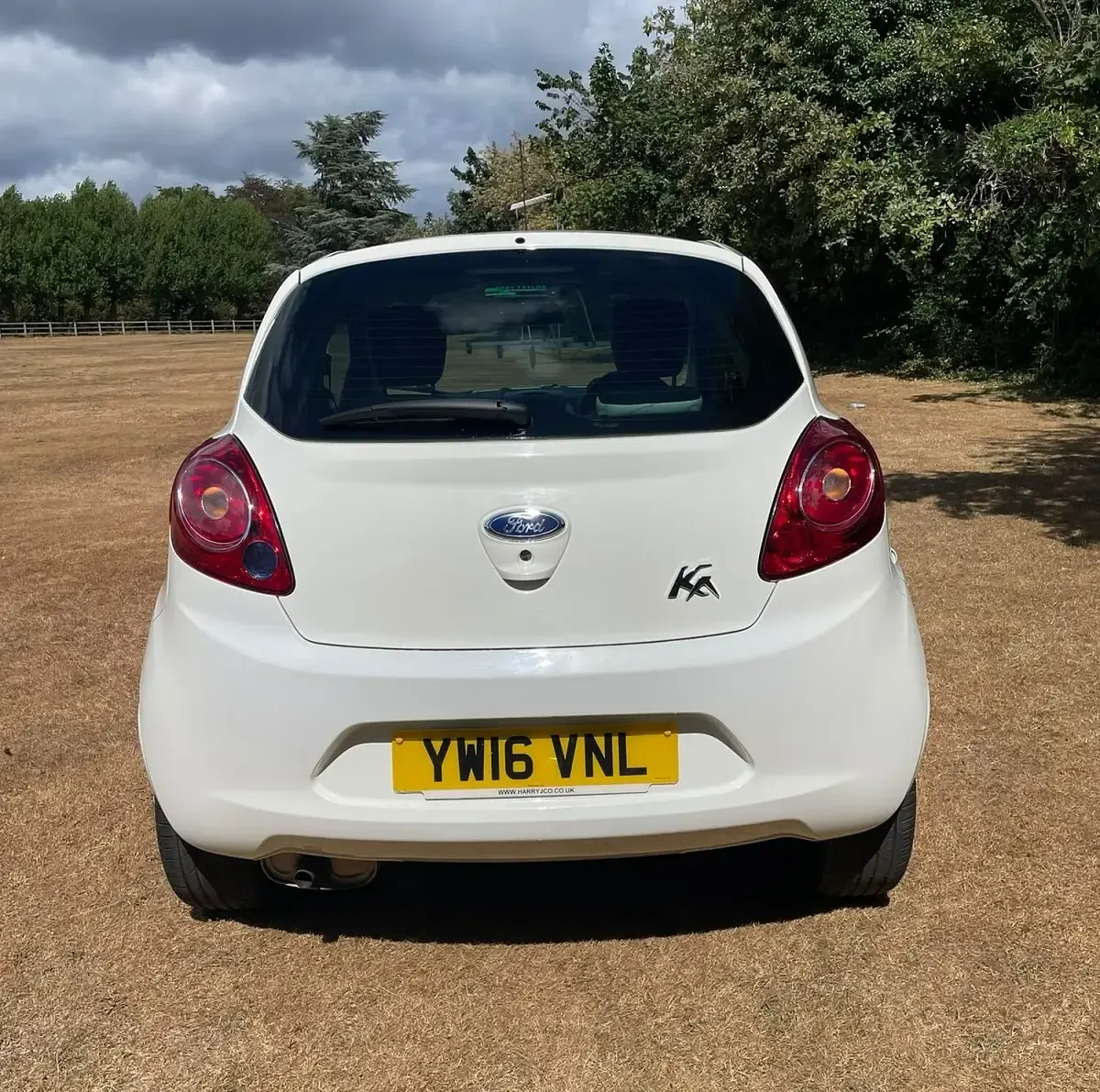 Used Ford Ka Zetec 69 HP (50 kW) 2016 White Hatchback
