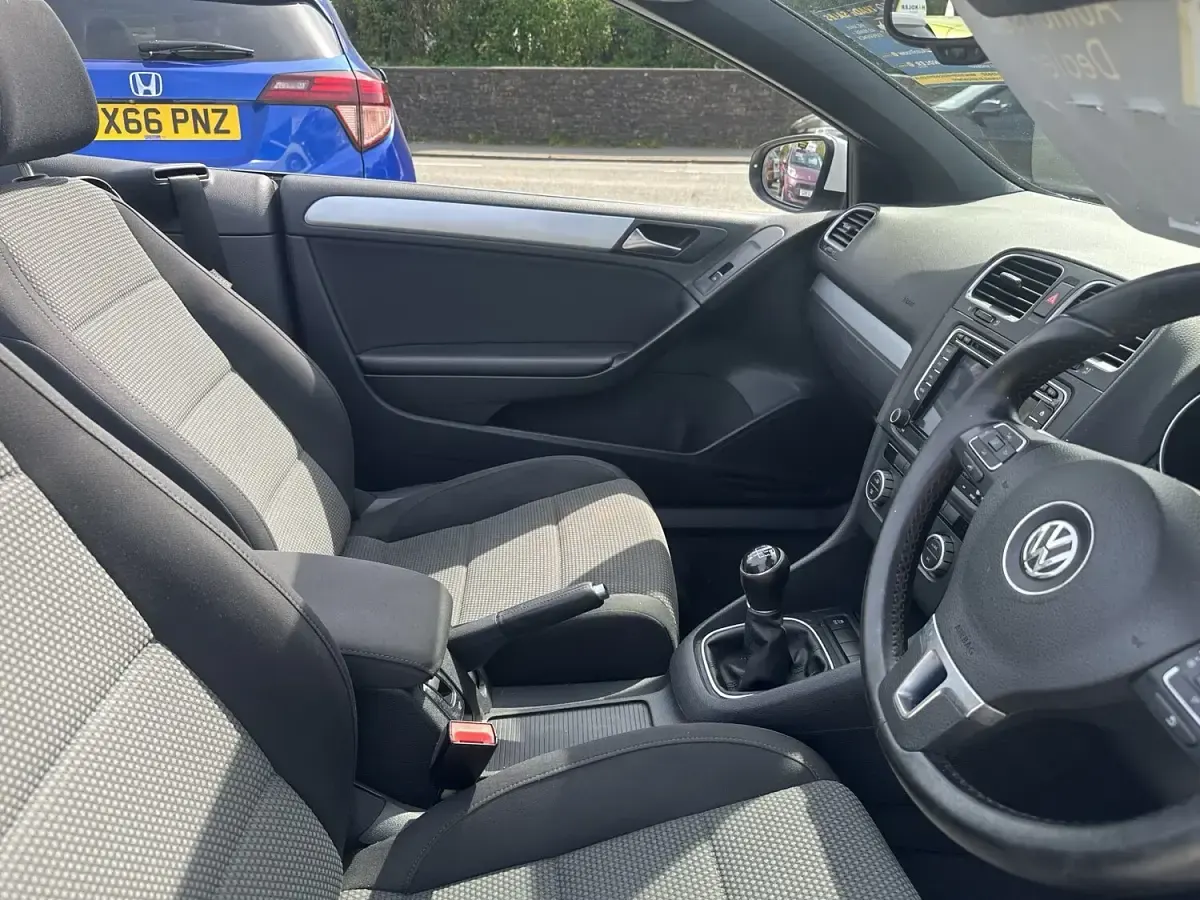 Used VW Golf Cabriolet SE 105 HP (77 kW) 2012 White Cabriolet