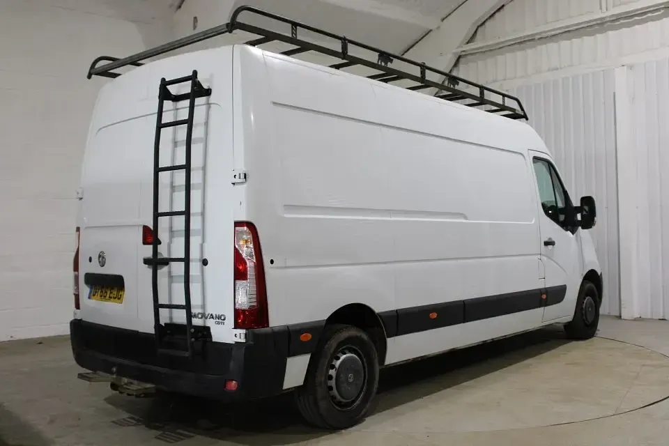 Begagnad Vauxhall Movano 125 HK (91 kW) 2016 Vit Minibuss