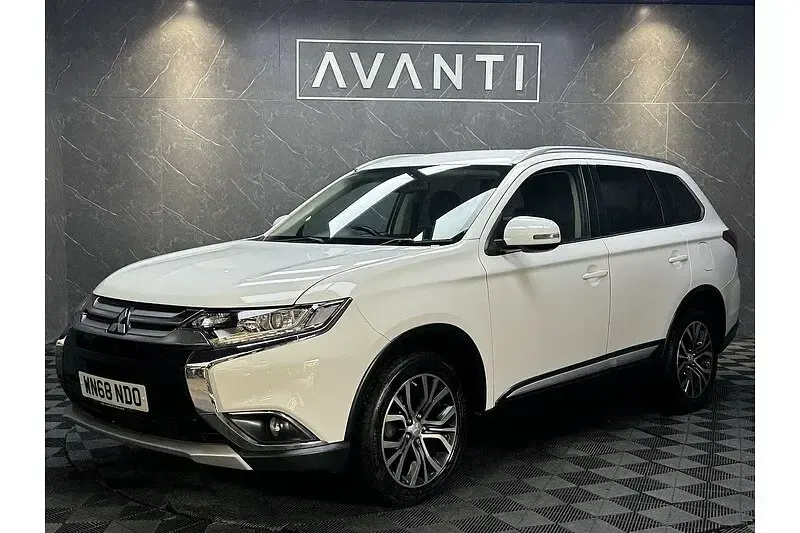 Used Mitsubishi Outlander 150 HP (110 kW) 2018 White SUV