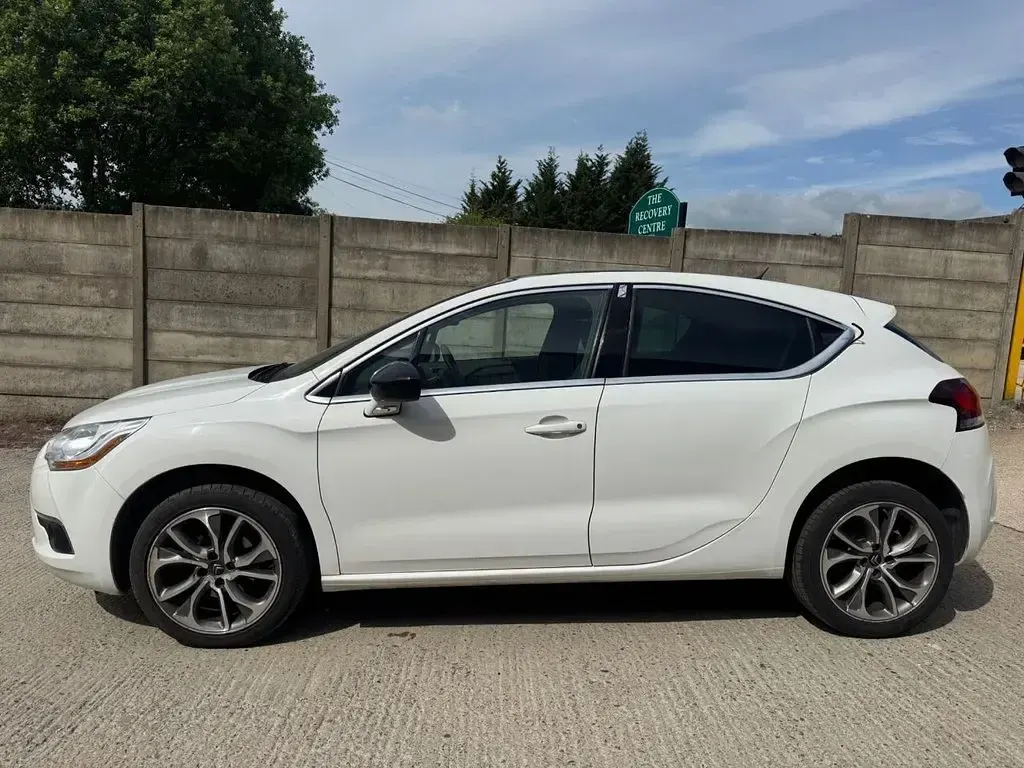 Used Citroën DS4 2015 White Hatchback