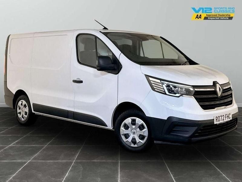 White Used 2022 Renault Trafic Business MPV | £13,495 (Super price) - Image 1/2