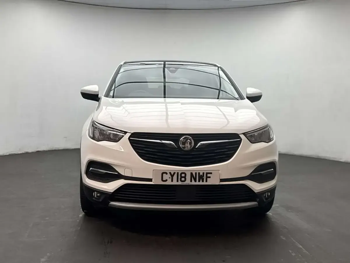 Used Vauxhall Grandland X Elite 130 HP (95 kW) 2018 White SUV