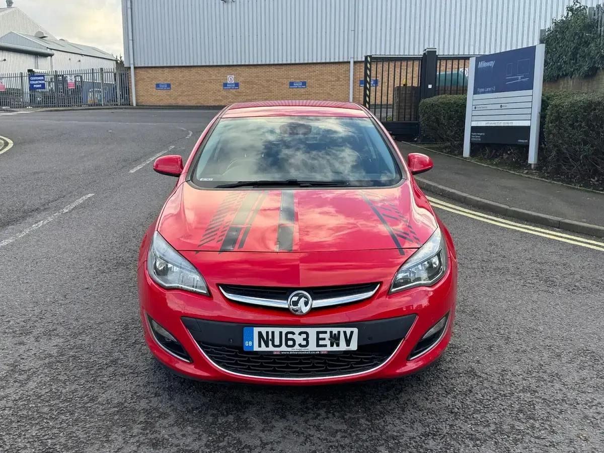 Used Vauxhall Astra Elite 2013 Red Hatchback