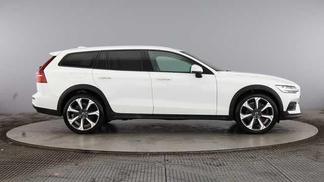 Usado Volvo V60 CC 247 HP (181 kW) 2022 Carrinha