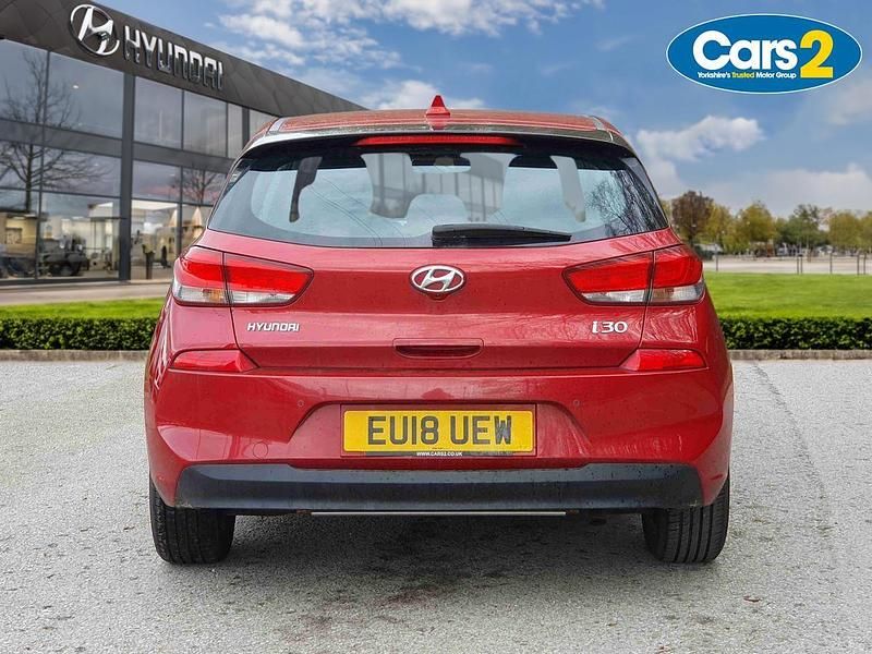 Used Hyundai i30 SE 117 HP (86 kW) 2018 Red Hatchback