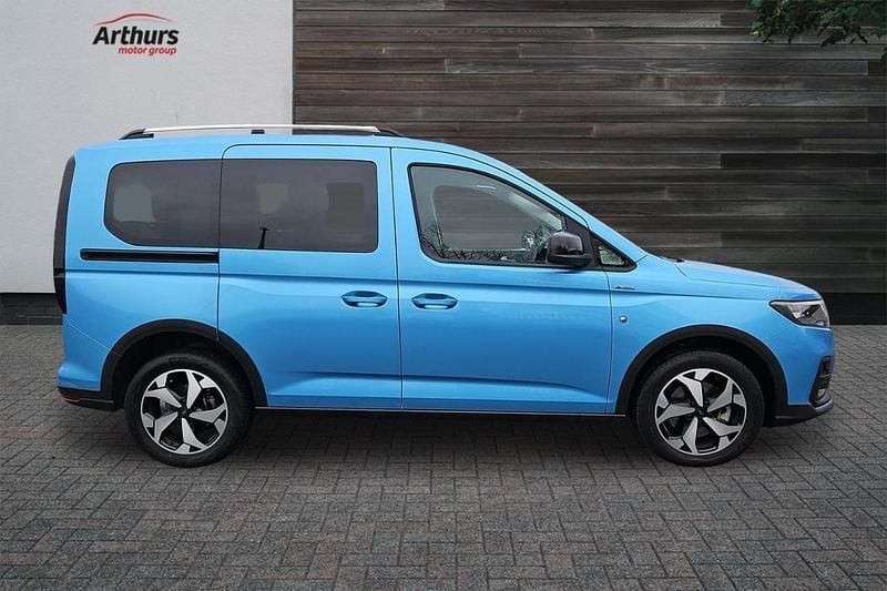 Used Ford Tourneo Connect Active 122 HP (89 kW) 2023 Blue MPV