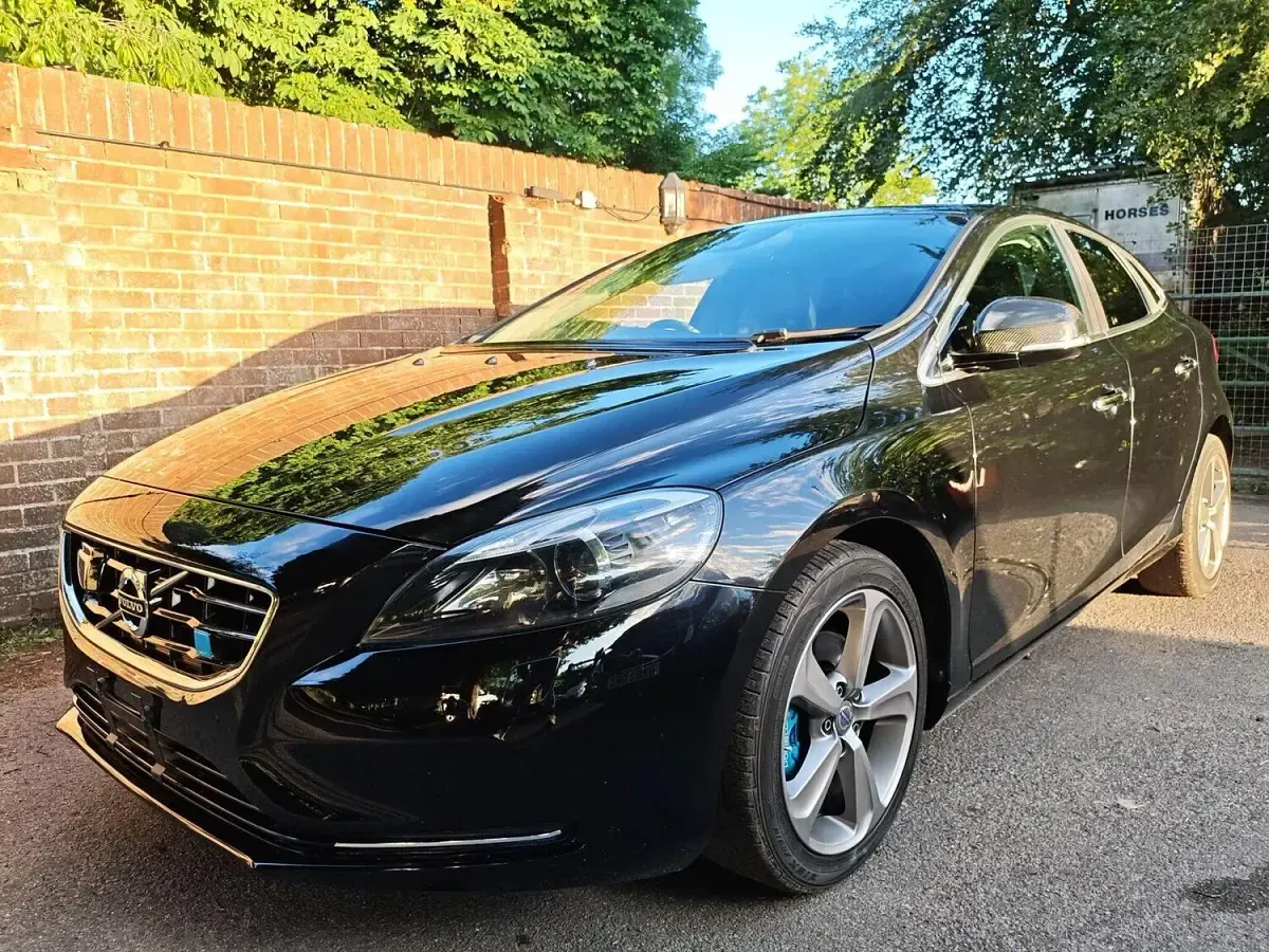 Used Volvo V40 SE Lux 180 HP (132 kW) 2013 Black Hatchback