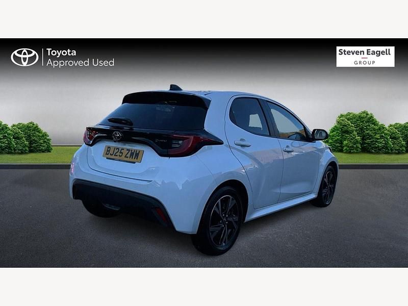 Used Toyota Yaris Hybrid Design 2025 White Hatchback