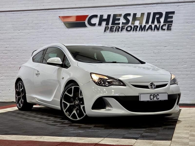 Used Vauxhall Astra GTC 276 HP (202 kW) 2016 White Coupe
