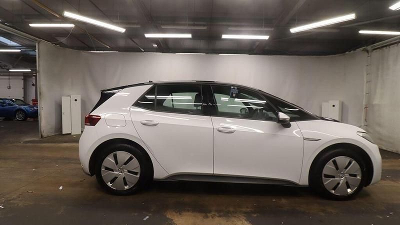White Used 2022 VW ID.3 Pro Performance Hatchback | £14,490 (Good price) - Image 1/2
