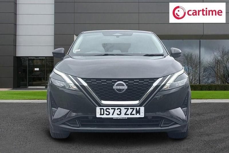 Begagnad Nissan Qashqai Acenta Premium 2023 Svart SUV
