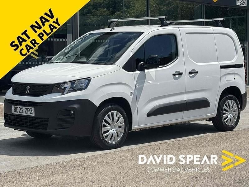 White Used 2022 Peugeot Partner Premium MPV | £11,490 (Good price) - Image 1/3