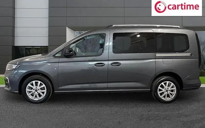 Used Ford Tourneo Connect Titanium 122 HP (89 kW) 2023 MPV