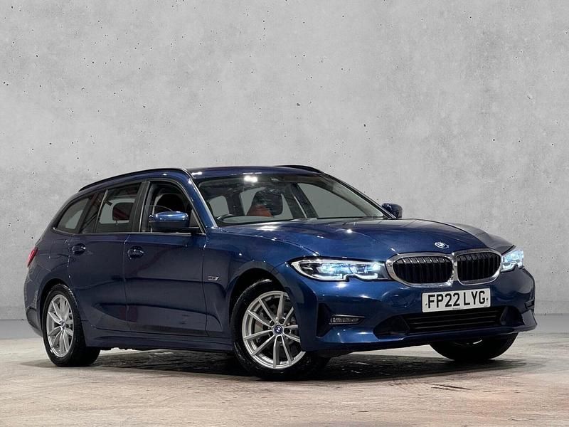 Used BMW 330e Comfort Edition 292 HP (214 kW) 2022 Blue Estate