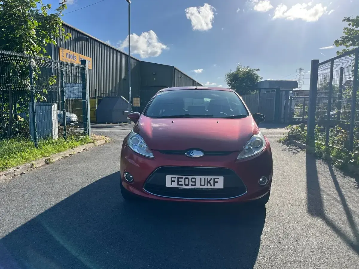 Used Ford Fiesta Zetec 67 HP (49 kW) 2009 Red Hatchback