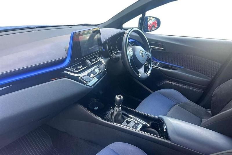 Used Toyota C-HR 116 HP (85 kW) 2017 Nebula blue bitone SUV