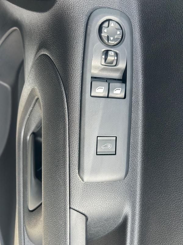 Used Vauxhall Combo 100 HP (73 kW) 2023 White MPV