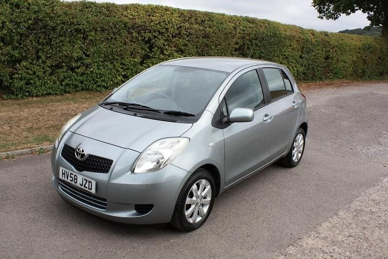 Silver Used 2008 Toyota Yaris Hatchback | £3,995 (Fair price) - Image 1/4