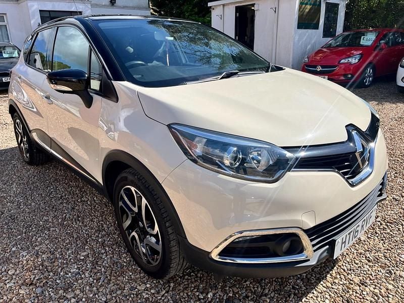 Used Renault Captur Dynamique 90 HP (66 kW) 2016 Cream/black SUV