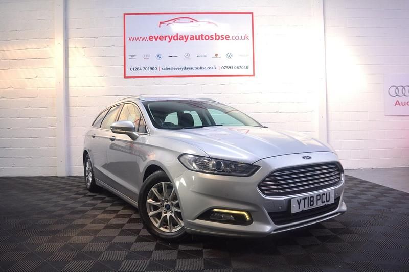 Usado Ford Mondeo Zetec 120 HP (88 kW) 2018 Prateado Carrinha