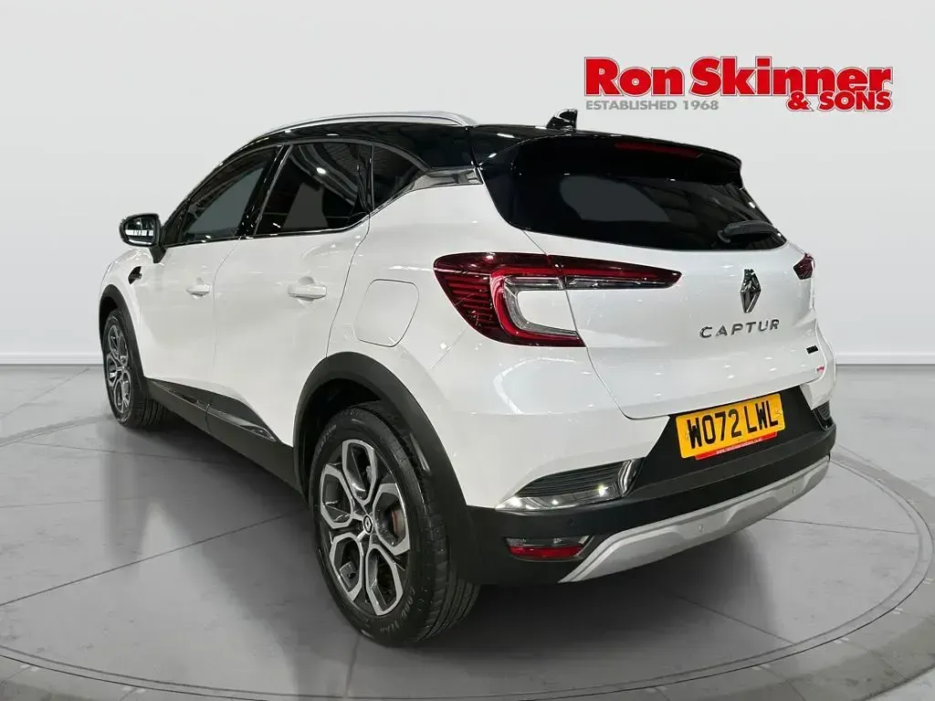 Used Renault Captur Techno 2023 White and black SUV